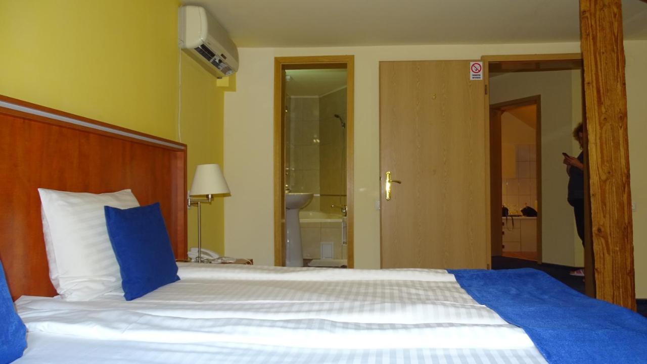 Hôtel Casa Elysee à Deva Extérieur photo