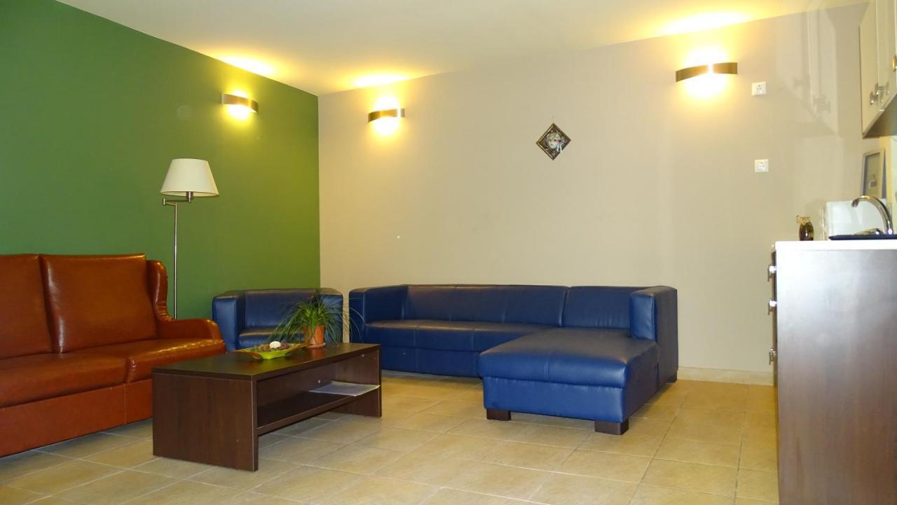 Hôtel Casa Elysee à Deva Extérieur photo