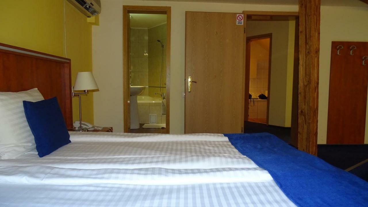 Hôtel Casa Elysee à Deva Extérieur photo