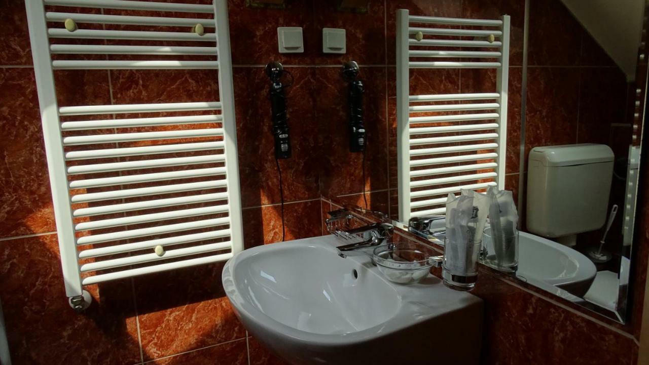 Hôtel Casa Elysee à Deva Extérieur photo