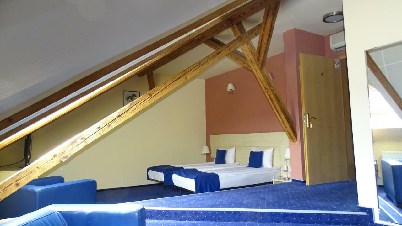 Hôtel Casa Elysee à Deva Extérieur photo