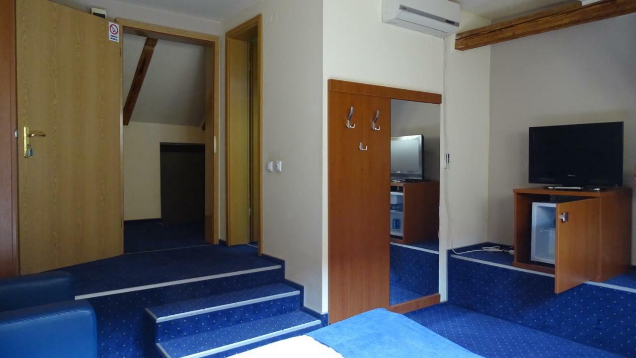 Hôtel Casa Elysee à Deva Extérieur photo