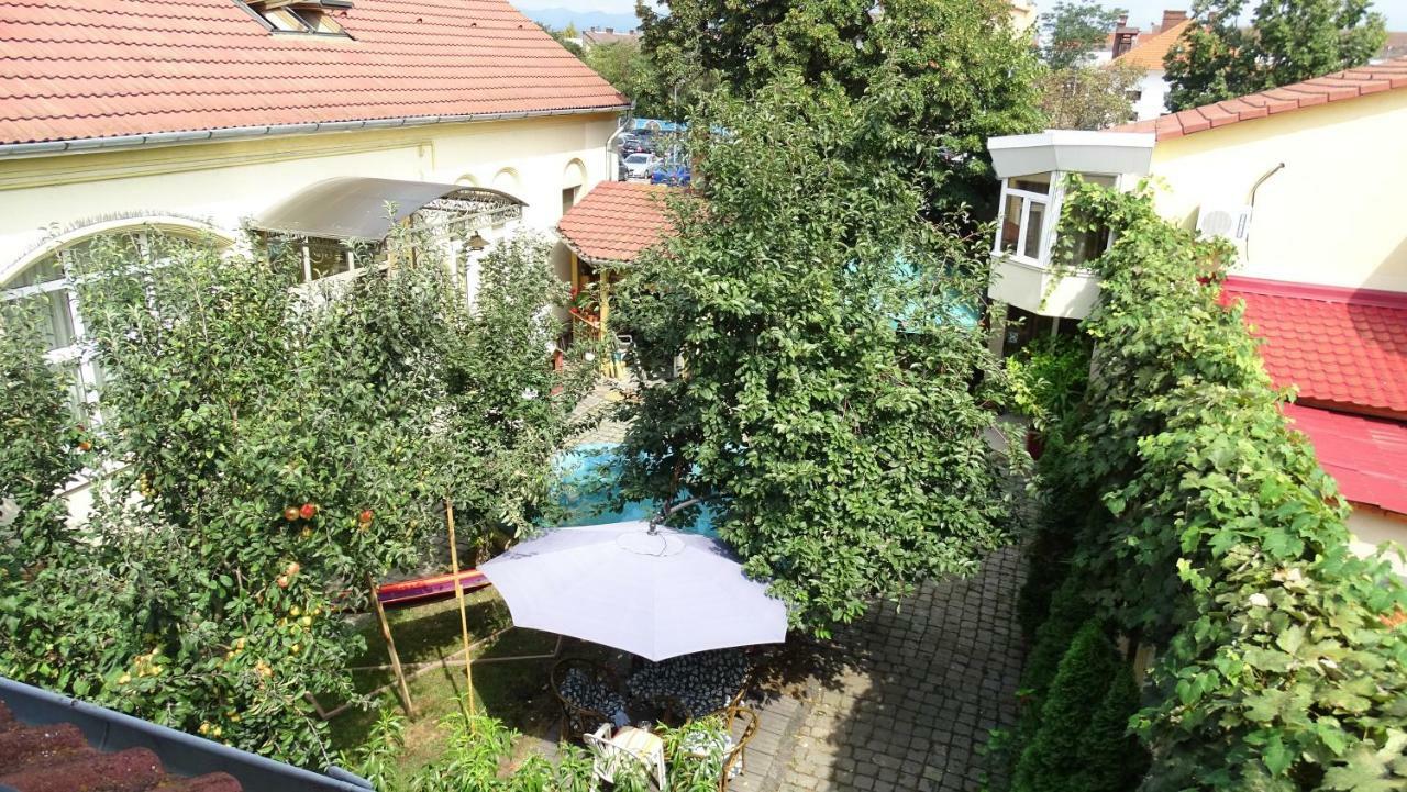 Hôtel Casa Elysee à Deva Extérieur photo