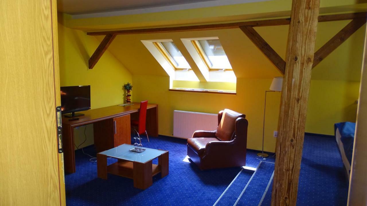 Hôtel Casa Elysee à Deva Extérieur photo