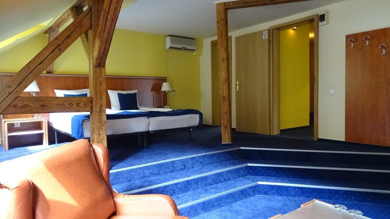 Hôtel Casa Elysee à Deva Extérieur photo