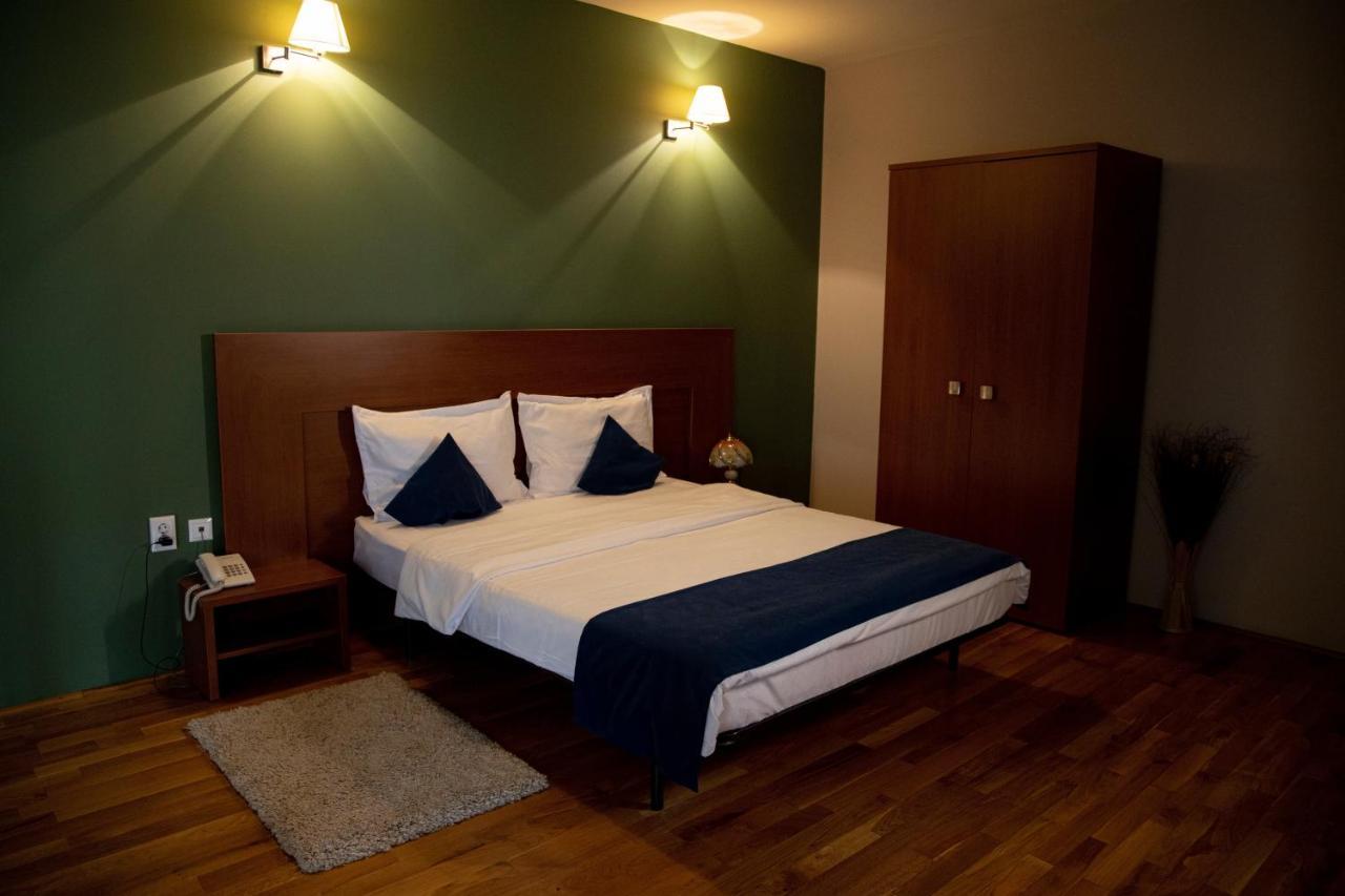 Hôtel Casa Elysee à Deva Extérieur photo
