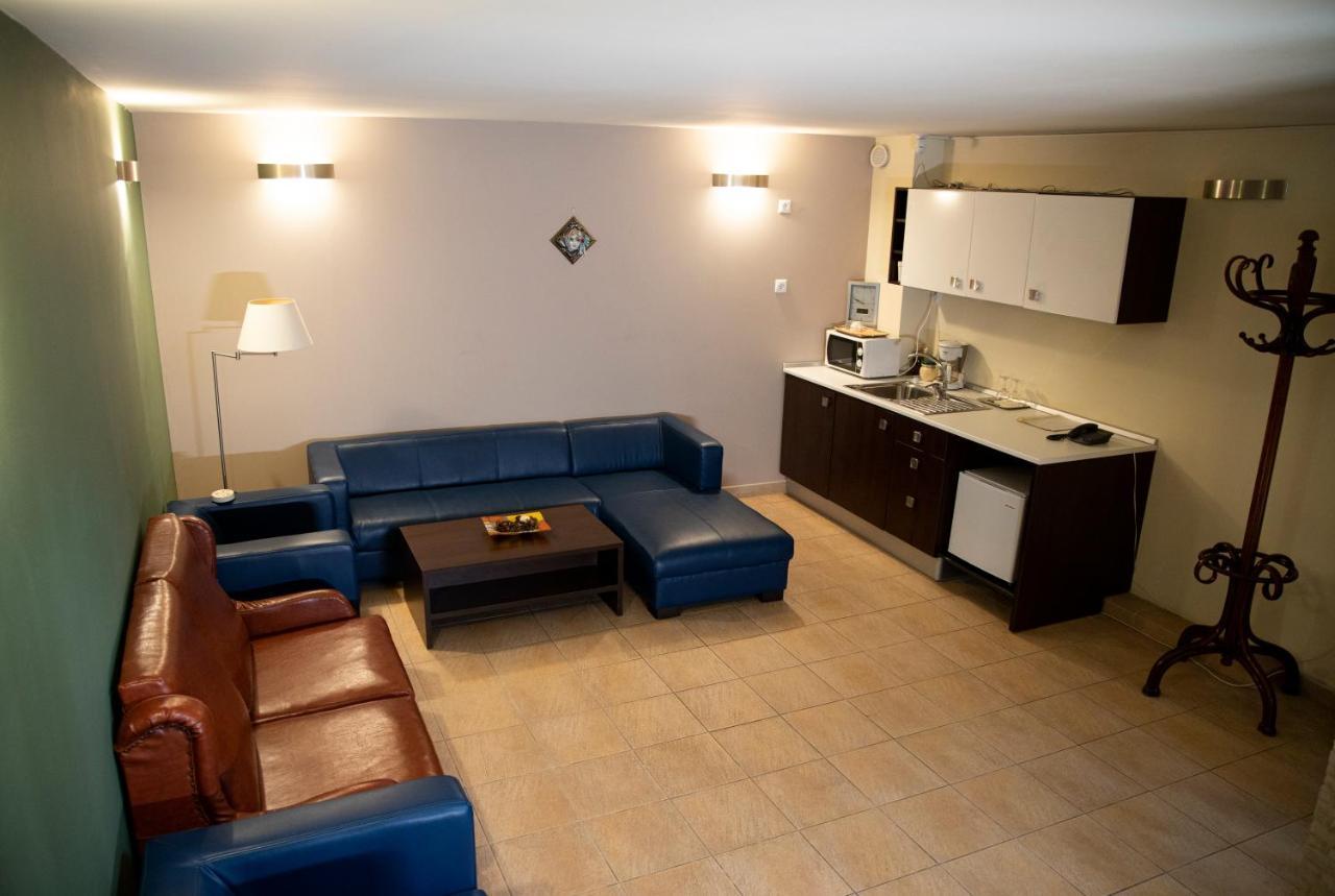 Hôtel Casa Elysee à Deva Extérieur photo